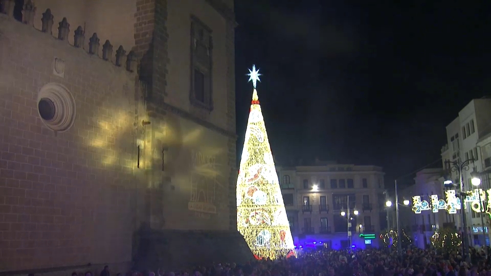 Badajoz, primera ciudad extremeña en encender el alumbrado navideño